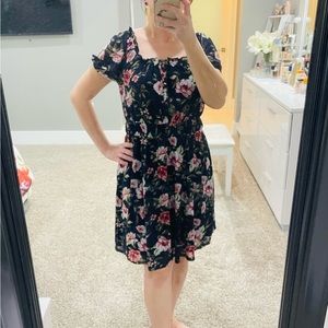 Floral flare dress short sleeve size M
